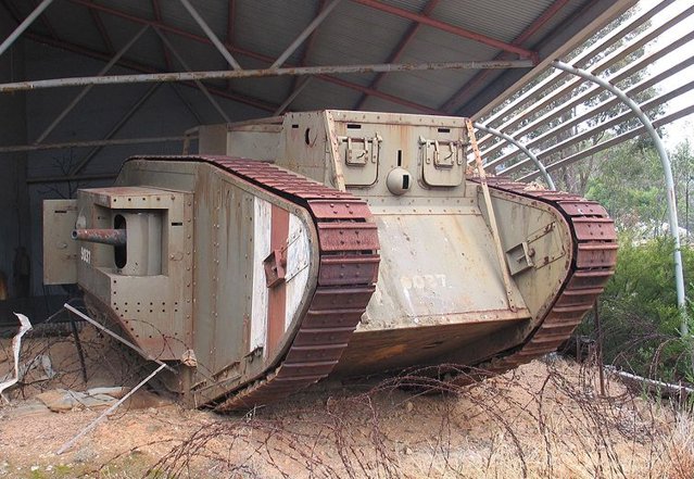 Mark I - первый серийный танк