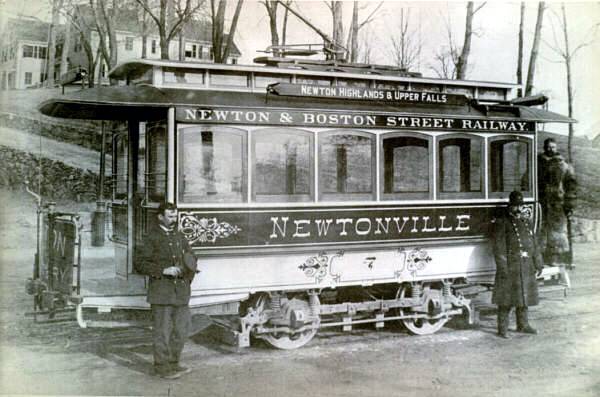 Один из первых трамваев