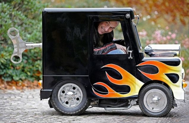 Wind up - самый маленький автомобиль в мире